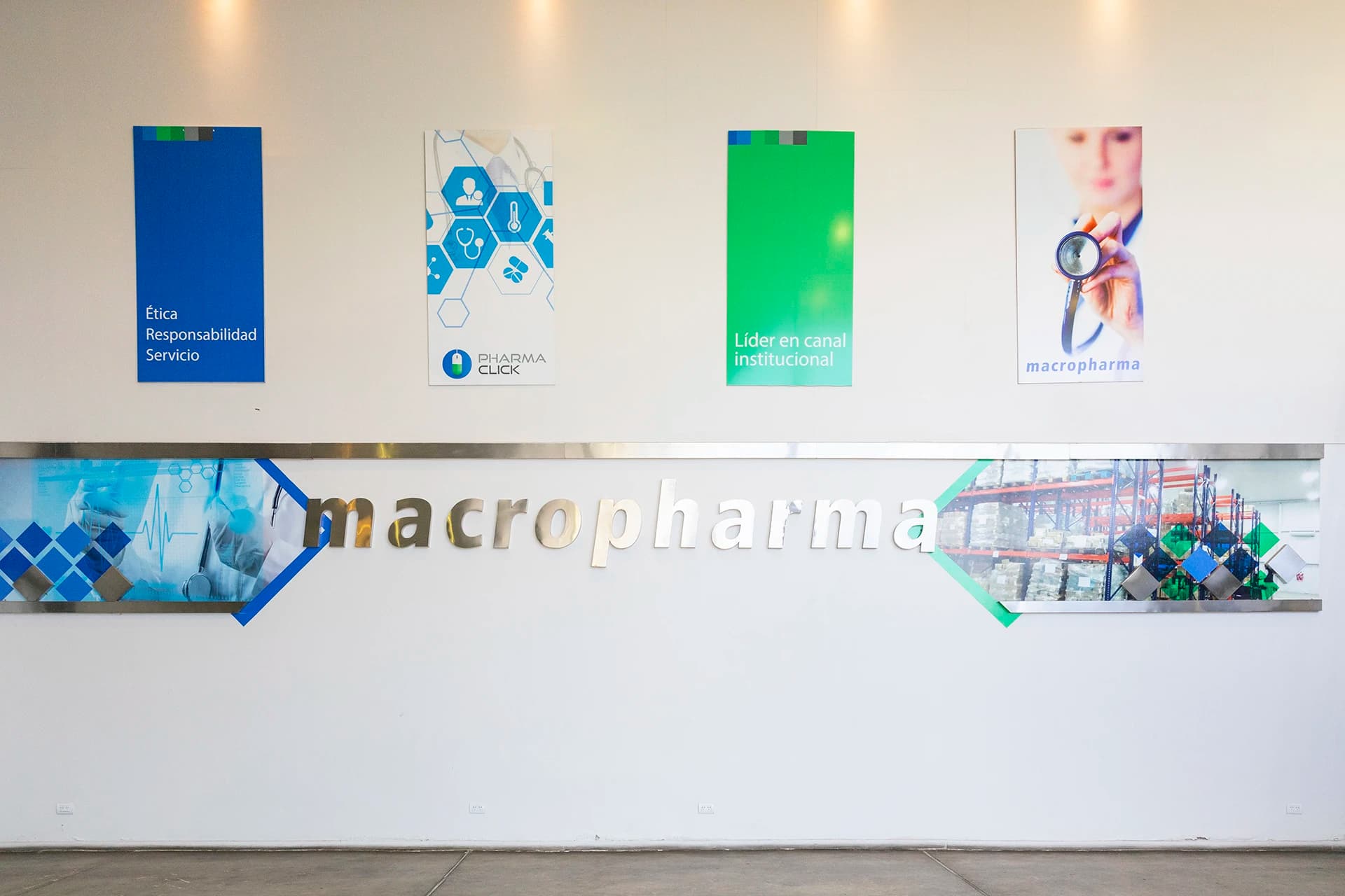 Macropharma 2004: Inicio de actividades
